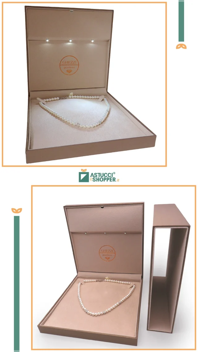 Astucci rivestiti con led, personalizzati con stampa a caldo, per la @gioielleriaghezzi
Richiedi anche tu una consulenza gratuita personalizzata per il tuo packaging, contattaci adesso 👉 link in bio.
.
.
.#astuccieshopper #astuccirivestiti #astuccilusso #astuccipergioielli #gioielleriaitaliana #scatolegioielli #astuccigioielli #packaginggioielleria #packagingpersonalizzato #packagingsumisura